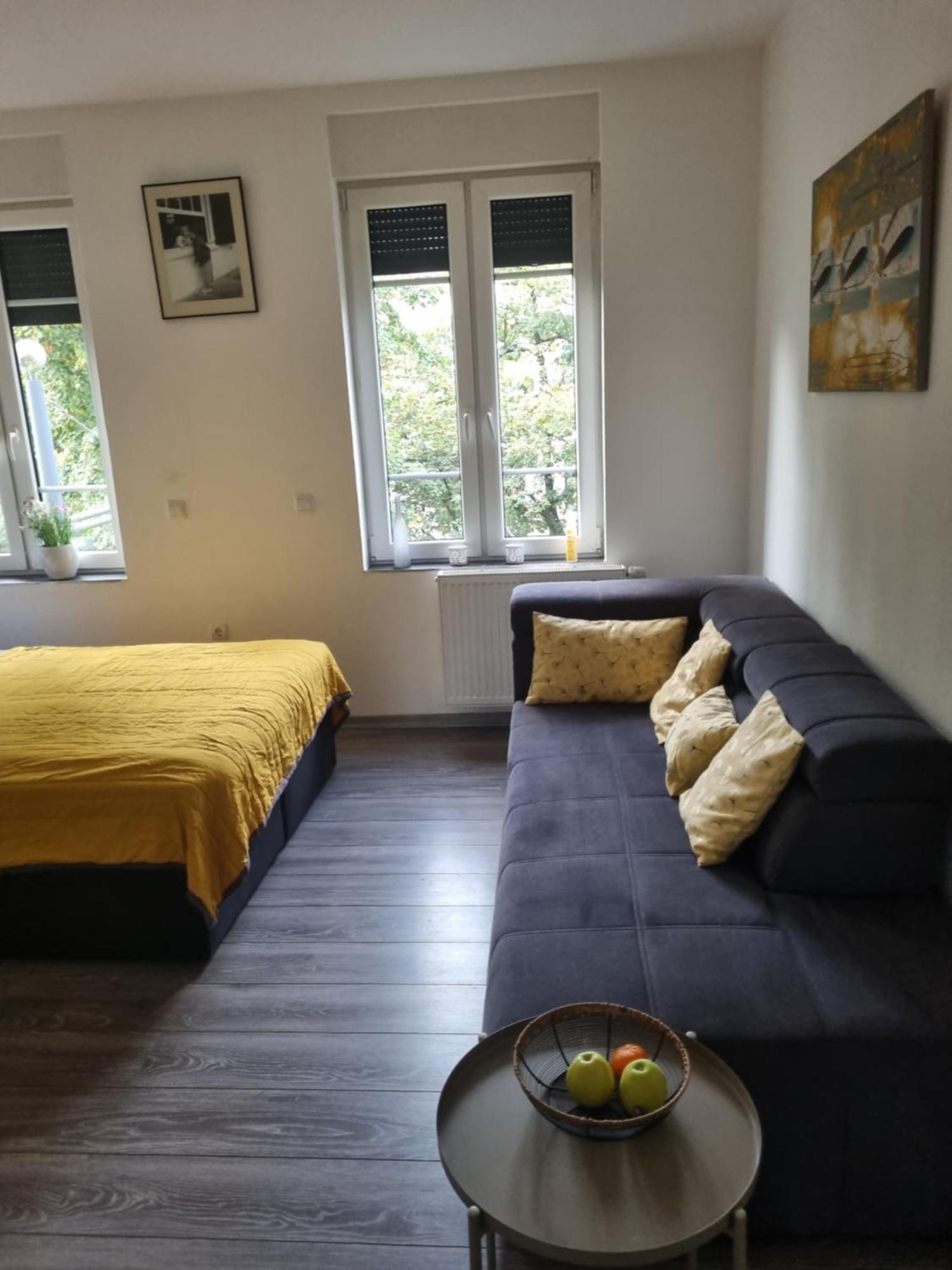 City-apartment In Krefeld, Kueche, Naehe Duesseldorf Messe Krefeld